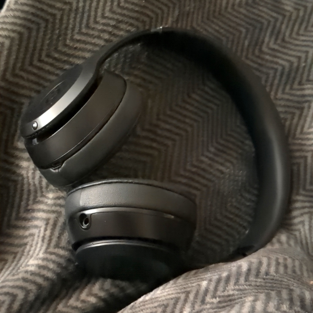 Beats solo 3 wireless headphones